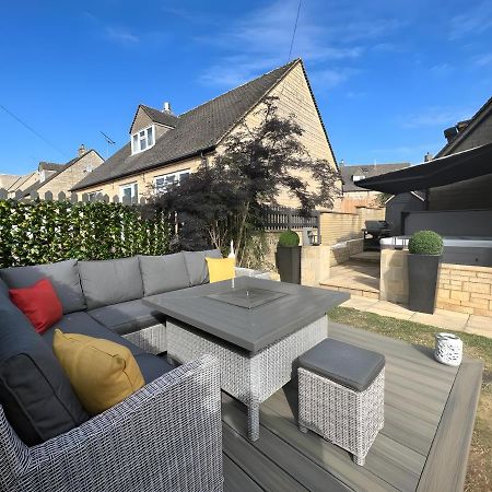 Luxurious 4 Bedroom Home In The Heart Of The Cotswolds With Hot Tub! ストウ・オン・ザ・ウォルド エクステリア 写真