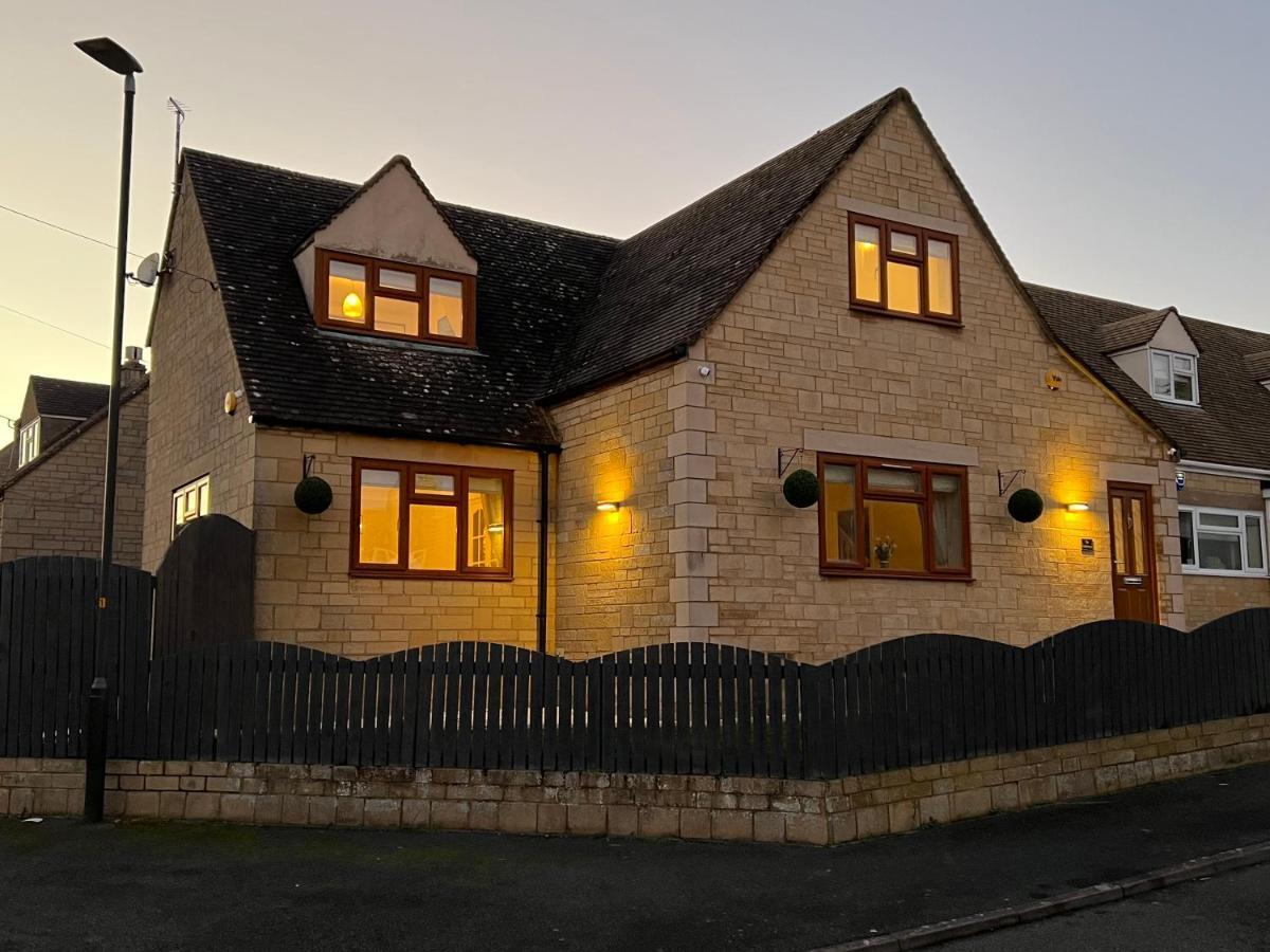 Luxurious 4 Bedroom Home In The Heart Of The Cotswolds With Hot Tub! ストウ・オン・ザ・ウォルド エクステリア 写真
