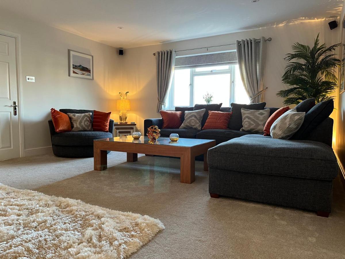 Luxurious 4 Bedroom Home In The Heart Of The Cotswolds With Hot Tub! ストウ・オン・ザ・ウォルド エクステリア 写真