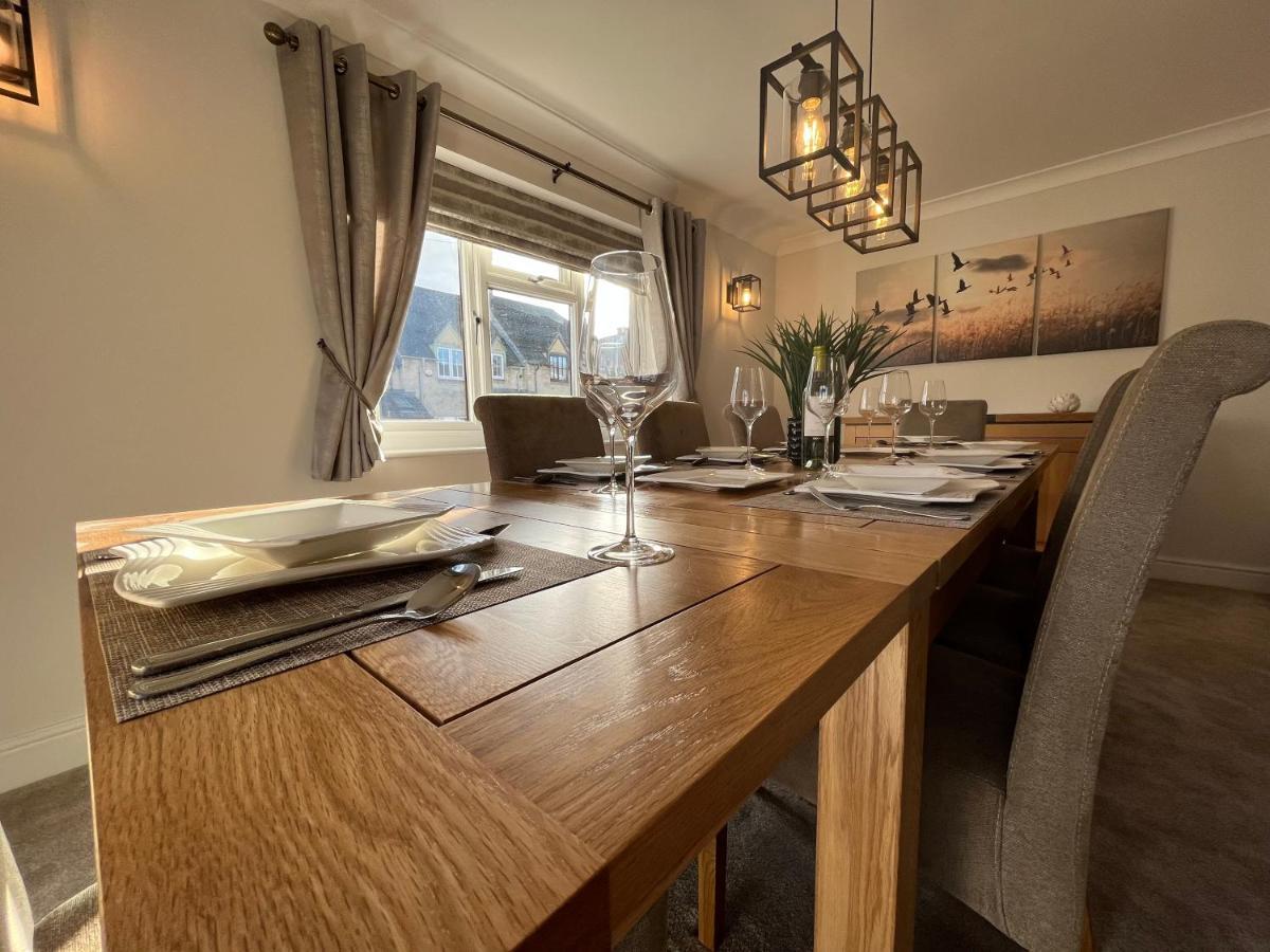 Luxurious 4 Bedroom Home In The Heart Of The Cotswolds With Hot Tub! ストウ・オン・ザ・ウォルド エクステリア 写真
