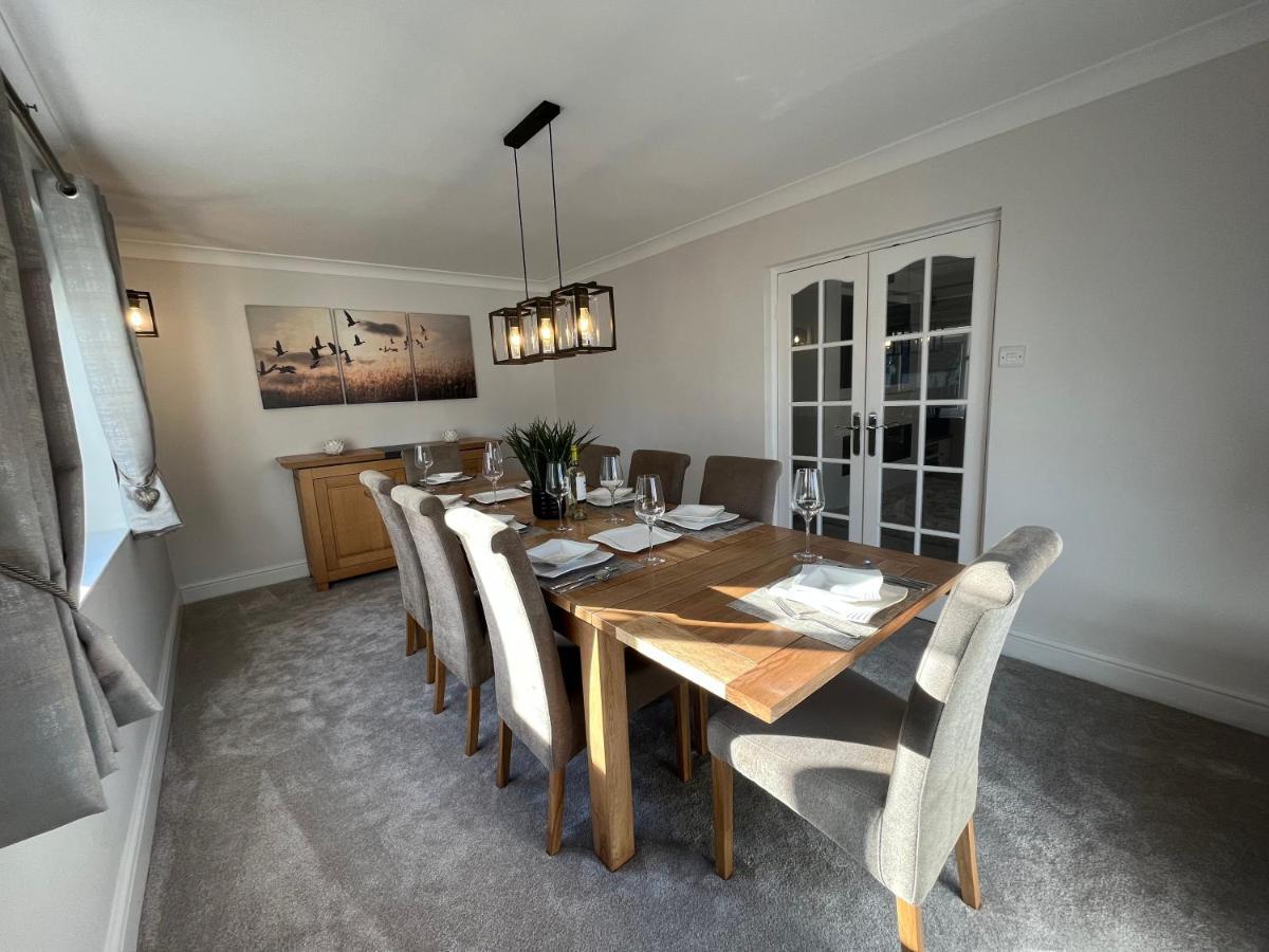 Luxurious 4 Bedroom Home In The Heart Of The Cotswolds With Hot Tub! ストウ・オン・ザ・ウォルド エクステリア 写真