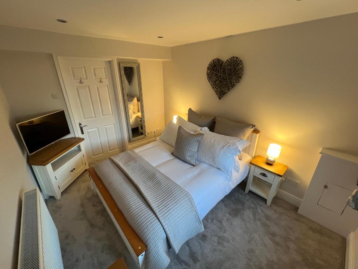 Luxurious 4 Bedroom Home In The Heart Of The Cotswolds With Hot Tub! ストウ・オン・ザ・ウォルド エクステリア 写真