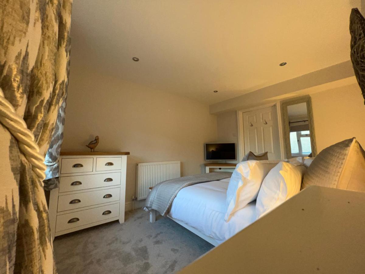 Luxurious 4 Bedroom Home In The Heart Of The Cotswolds With Hot Tub! ストウ・オン・ザ・ウォルド エクステリア 写真
