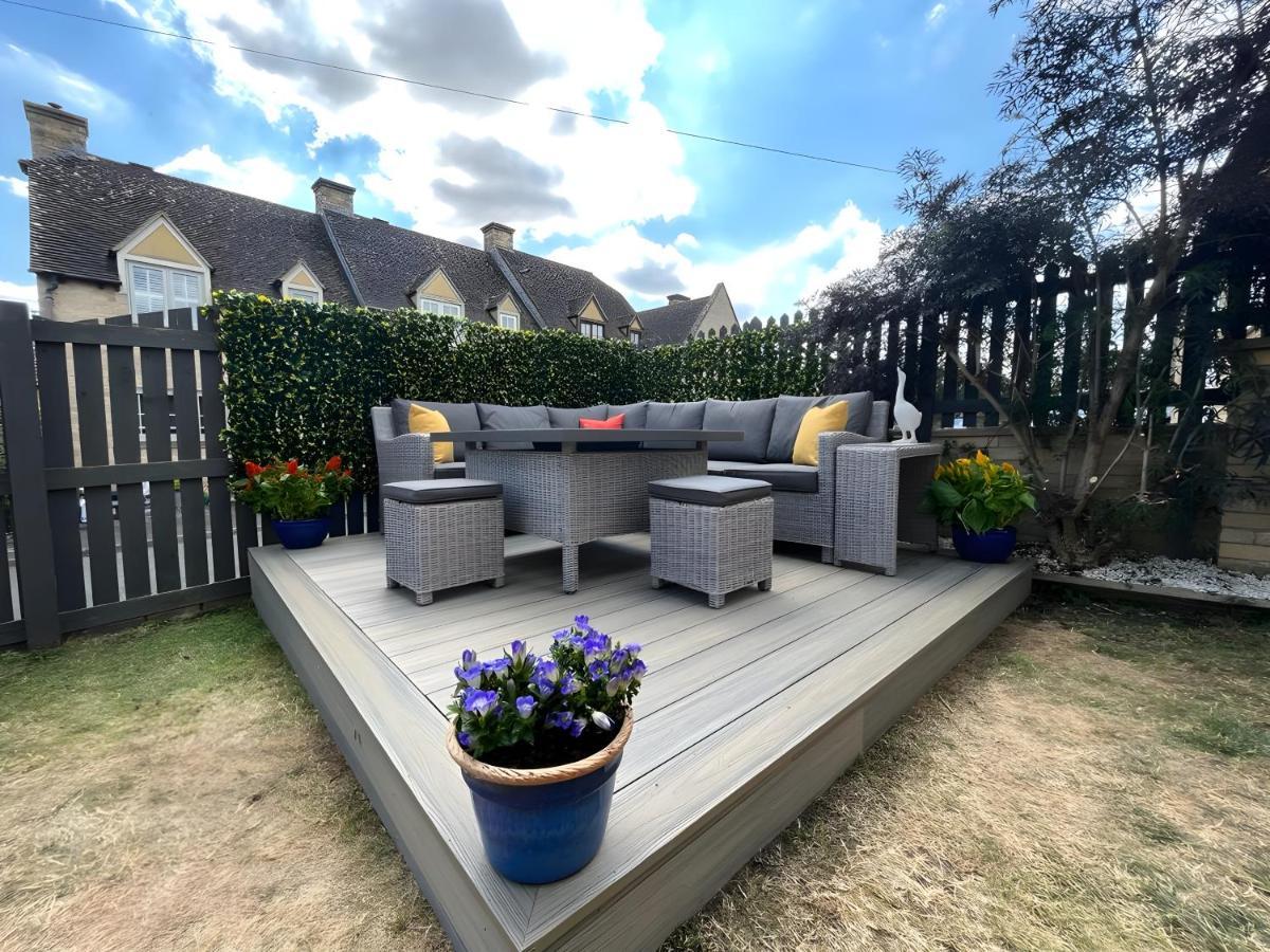 Luxurious 4 Bedroom Home In The Heart Of The Cotswolds With Hot Tub! ストウ・オン・ザ・ウォルド エクステリア 写真